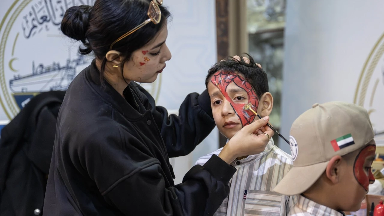 مبادرة الفارس الشهم 3 تشارك مرضى مستشفى الإمارات العائم فرحة الاحتفال بالعيد